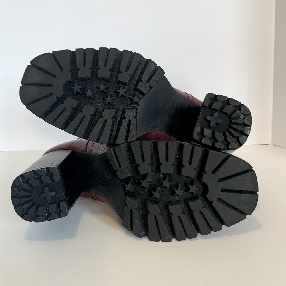 Steve Madden Ladon Chelsea Lug Sole Booties - Picture 7 of 9